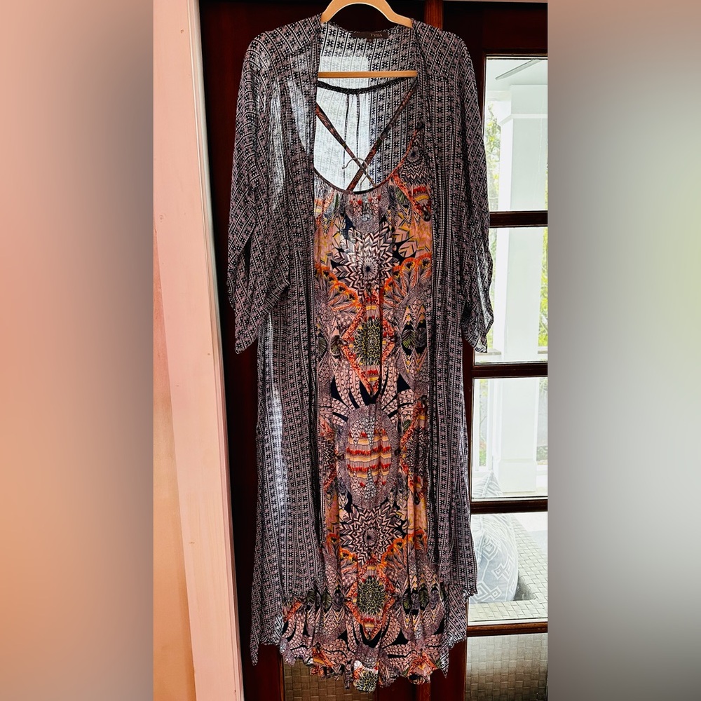 Emerson Grace, Nashville Tysa Long Kimono. Navy/White. Love w/ jeans and tank.